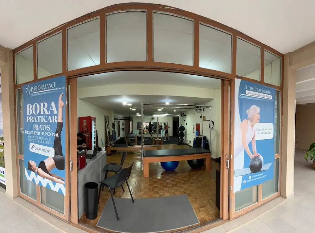 Fachada do estúdio Performance, na R. Quinze de Novembro, em Ponta Grossa