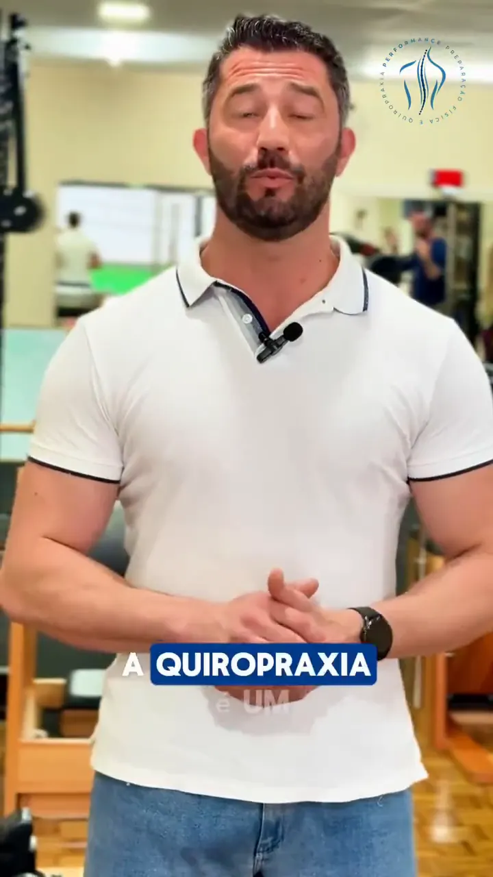 Prof. Luiz Boita, mentor de quiropraxia, explicando como a quiropraxia cuida da coluna